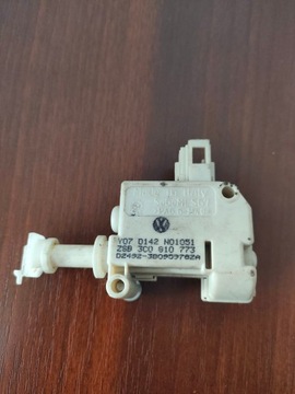 Siłowni klapki wlewu paliwa VW Passat 3C0810773