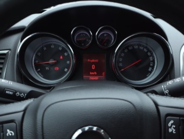 Opel Astra J Hatchback 5d 1.6 Turbo ECOTEC 180KM 2011 Opel Astra 1.6 T, Navi, Xenon, Klima, Klimatronic, zdjęcie 10