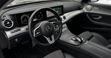 Mercedes Klasa E W213 Limuzyna 2.0 220d 194KM 2020 Mercedes-Benz Klasa E 4Matic SalonPL Burmester Distronic Pneumatyczne Zawi, zdjęcie 9