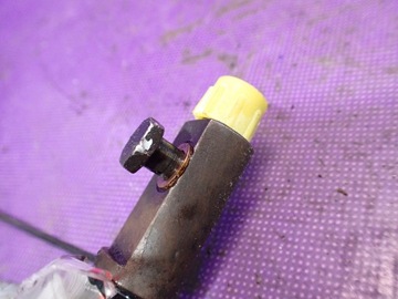 LUBLIN 3392 2.4 D VSTŘIKOVACÍ TRYSKA 21C