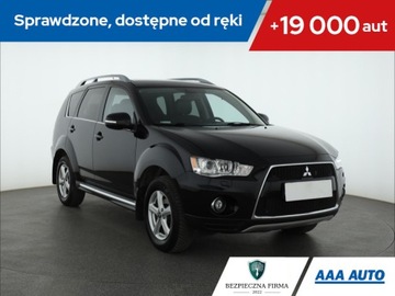 Mitsubishi Outlander II 2.0 DID DOHC 140KM 2010 Mitsubishi Outlander 2.0 DI-D, Salon Polska
