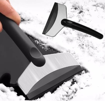 Автомобильный скребок для удаления льда и снега.