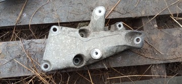 BMW E87 ŁAPA SILNIKA LEWA 22116776529-02