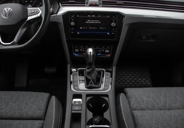 Volkswagen Passat B8 Variant Facelifting 1.5 TSI EVO 150KM 2023 Volkswagen Passat 1.5 TSI EVO Business DSG, podgrzewane fotele, kamera cof, zdjęcie 15