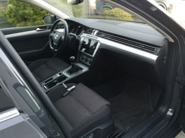 Volkswagen Passat B8 Variant 2.0 TDI BlueMotion SCR 150KM 2018 Volkswagen Passat 2.0 TDI 150KM Klimtron Navi, zdjęcie 22