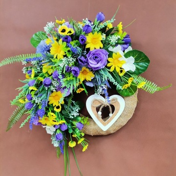 Весенний венок на дверь цветы фиолетовые желтые крокусы СЕРДЦЕ джутовые цветы