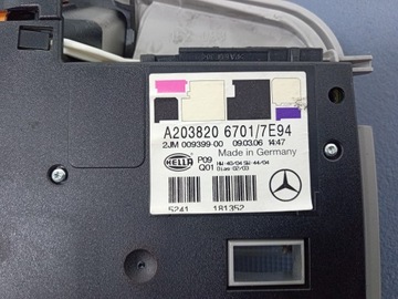 C TŘÍDA W203 LAMPA POLSTROVÁNÍ PŘEDNÍ A2038206701