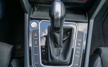 Volkswagen Passat B8 Variant Facelifting 2.0 TDI SCR 150KM 2023 Volkswagen Passat 2.0TDI 150KM DSG Elegance Grzana szyba Virtual cockpit E, zdjęcie 35