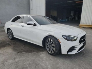 Mercedes Klasa E W213 2022 Mercedes-Benz Klasa E 350 2022 2.0l 2.0 Benzyna 255KM, zdjęcie 4