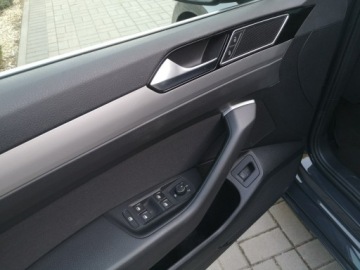 Volkswagen Passat B8 Variant 2.0 TDI BlueMotion SCR 150KM 2018 Volkswagen Passat 2.0 TDI 150KM Klimtron Navi, zdjęcie 10