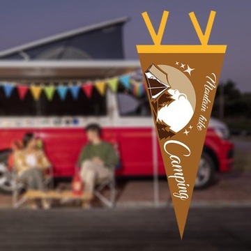 Треугольный рюкзак с вымпелом на открытом воздухе