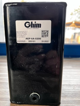 Чугунный ручной насос емкостью 22,5 см3 с баком GHIM объемом 1,5 л.