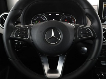 Mercedes Klasa B W246 Sports Tourer Facelifting 1.6 180 BlueEFFICIENCY Edition 122KM 2017 Mercedes B 180 navi klima grzane fotele czujniki, zdjęcie 20