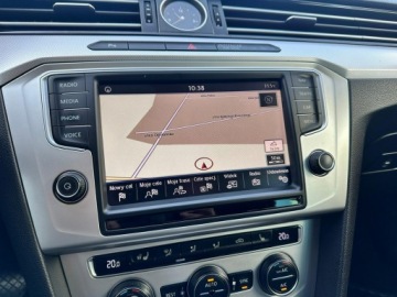 Volkswagen Passat B8 Variant 2.0 TDI BlueMotion SCR 150KM 2016 Volkswagen Passat Variant Łopatki Grzany fotel, zdjęcie 22