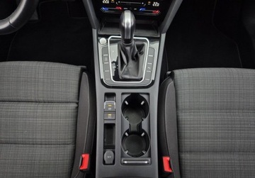 Volkswagen Passat B8 Variant Facelifting 2.0 TDI SCR 200KM 2022 Volkswagen Passat Variant 2.0TDI 200KM DSG BusinessPremium HAK Kamera LED, zdjęcie 17