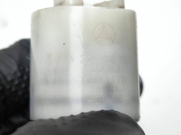 MERCEDES-BENZ GLK (X204) 2010 ČERPADLO OSTŘIKOVAČE OKNO PŘEDNÍ / ČELNÍ