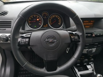 Opel Astra J Hatchback 5d 1.6 Twinport ECOTEC 115KM 2010 Opel Astra 1.6 16V 116 KM GTC Klima Parktronic Tem, zdjęcie 13
