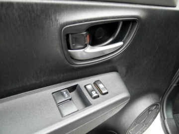 Toyota Yaris III Hatchback 5d Facelifting 1.0 VVT-i 69KM 2014 Toyota Yaris Salon Polska Klimatyzacja Wspomaganie Abs Benzyna 69KM, zdjęcie 24