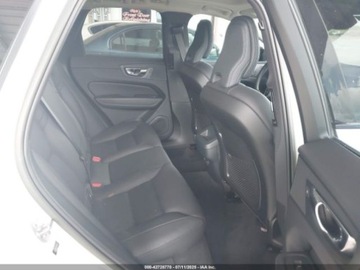 Volvo XC60 II 2023 Volvo XC 60 B5 Plus Dark Theme 2023 2.0l 2.0 Benzyna 247KM, zdjęcie 12