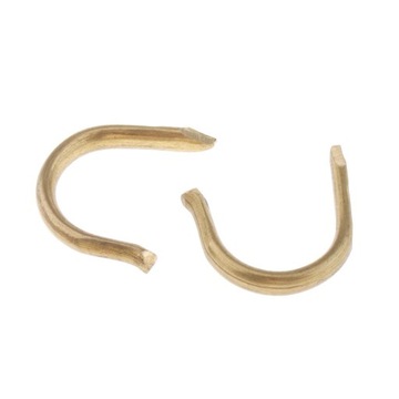 Подходящий седельный крючок из трех частей для трубы.