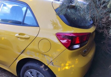Kia Rio IV 2022 Kia Rio 2022r, SALON POLSKA. Uszkodzone boki. Jezdzi. Faktura VAT 23 brut, zdjęcie 4