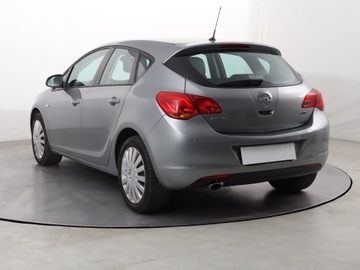 Opel Astra J Hatchback 5d 2.0 CDTI ECOTEC 160KM 2010 Opel Astra 2.0 CDTI, Klima, Tempomat, Parktronic, zdjęcie 3