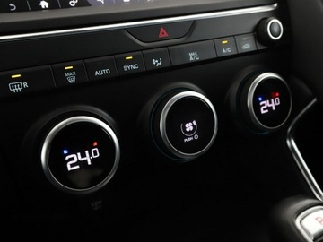 Jaguar E-Pace SUV 2.0 i4D 180KM 2017 Jaguar E-Pace 4x4 automat skóra full LED navi, zdjęcie 26