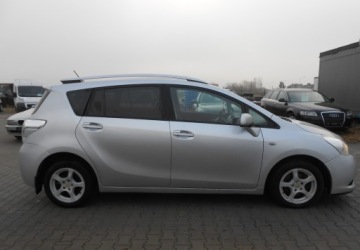 Toyota Verso Minivan 2.0 D-4D 126KM 2010 Toyota Verso Toyota Verso 2.0 Diesel 127 KM 7 miejsc 2.0 Diesel 127KM, zdjęcie 3