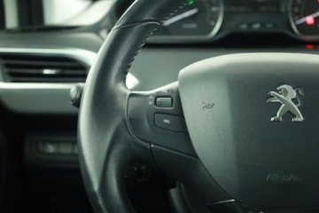 Peugeot 2008 I SUV Facelifting 1.2 PureTech 82KM 2018 Peugeot 2008 1.2 PureTech, Salon Polska, zdjęcie 15