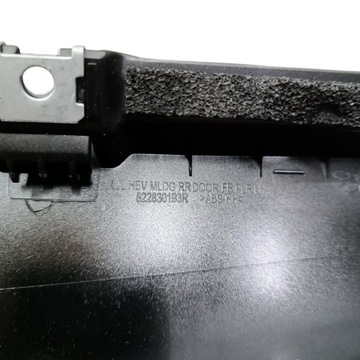 LIŠTA SLOUPU DVEŘE LEVÝ ZADNÍ RENAULT ARKANA 822830193R