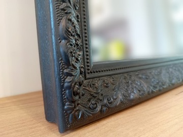 Lustro w czarnej ornamentowej bogatej ramie 120x75
