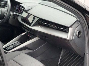 Audi A3 8Y Sportback 1.5 35 TFSI 150KM 2023 Audi A3 Sportback Kamera cofania ,Tempomat , Kluczyk komfortowy , Smartpho, zdjęcie 11