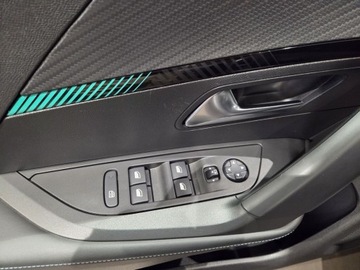 Peugeot 2008 II SUV 1.2 PureTech 130KM 2021 Peugeot 2008 1.2 PureTech Allure EAT8 130KM Gwarancja Dealer 1.2 Benzyna, zdjęcie 9