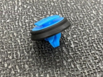 10X КЛИПСА ПЛАНКИ ПОРОГА ДВЕРИ JEEP FIAT CITROEN