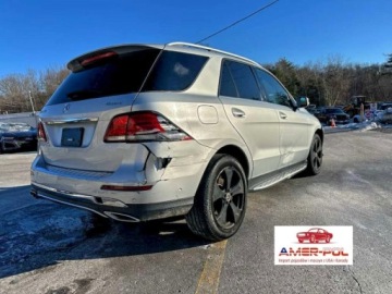 Mercedes GLE W166/C292 2017 Mercedes-Benz GLE 2017 MERCEDES-BENZ GLE 350 4MATIC 3.5 Benzyna 285KM, zdjęcie 2