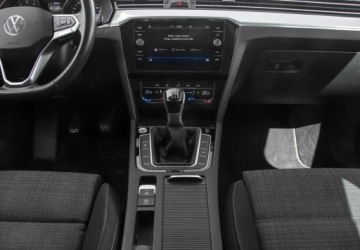 Volkswagen Passat B8 Limousine Facelifting 1.5 TSI EVO 150KM 2021 Volkswagen Passat 1.5TSI 150KM Business, Tempomat Aktywny, Czujniki Parkow, zdjęcie 16