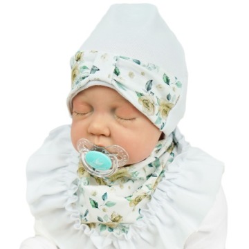 CZAPKA APASZKA biały komplet w kwiaty r. 42-44