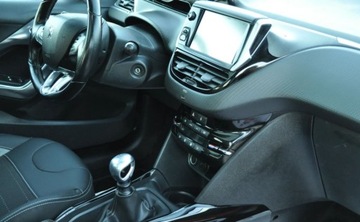 Peugeot 2008 I SUV Facelifting 1.2 PureTech 130KM 2017 Peugeot 2008 LIFT ALLURE Benzyna Klimatyzacja Panorama 1.2 Benzyna 130KM, zdjęcie 15