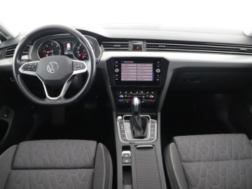 Volkswagen Passat B8 Variant Facelifting 2.0 TDI SCR 150KM 2022 Volkswagen Passat Variant | Kamera Cofania | Tempo, zdjęcie 13