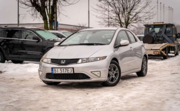 Honda Civic VIII Hatchback 3d 1.8 i-VTEC 140KM 2010 Honda Civic Honda Civic VIII 1.8 140KM 1.8 Benzyna 140KM
