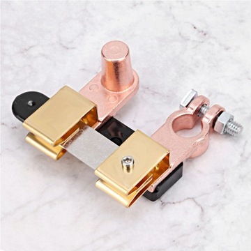 Выключатель аккумуляторной батареи.