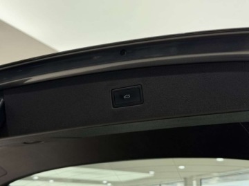 Volkswagen Tiguan Allspace SUV Facelifting 2.0 TDI SCR 150KM 2022 Volkswagen Tiguan Allspace Allspace Elegance 4Motion Hak Kamera cofania, zdjęcie 17