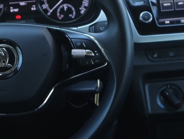 Skoda Fabia III Hatchback Facelifting 1.0 TSI 95KM 2021 Skoda Fabia 1.0 TSI, Salon Polska, Serwis ASO, zdjęcie 17