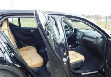 Volvo XC40 2021 Volvo XC 40 2.0T INSCRIPTION Bezowa Skora BLiS 2.0 Benzyna 197KM, zdjęcie 9