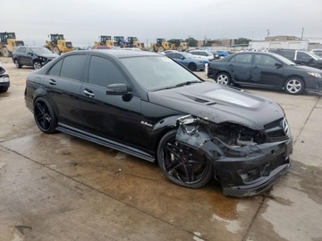 Mercedes Klasa C W205 2013 Mercedes-Benz Klasa C 63 AMG 2013 6.2l 6.2 Benzyna 451KM, zdjęcie 4