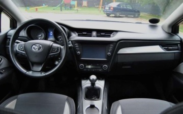 Toyota Avensis III Sedan Facelifting 2015 1.8 Valvematic 147KM 2015 Toyota Avensis GWARANCJA, LIFT, 2015r, 1.8 Benzyna, Niski przebieg, Dobre, zdjęcie 19