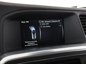 Volvo V60 I Kombi Facelifting 2.0 D3 DRIVE-E 150KM 2016 Volvo V60 2.0D Automat Business Navi Tempomat, zdjęcie 25