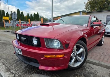 Ford Mustang V 2008 Ford Mustang 4.6Benzynapiekny i wyposazonyZarejestrowany w Polsce 4.6