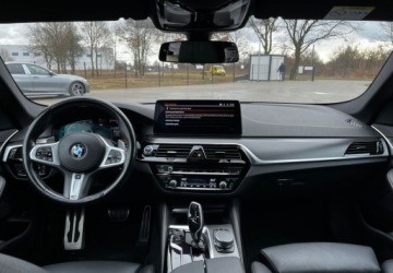 BMW Seria 5 G30-G31 Touring Facelifting 2.0 530i 252KM 2021 BMW Seria 5 530i 252 KM Laser M Sport Panorama Hak Navi ACC Head Up Shadow, zdjęcie 18