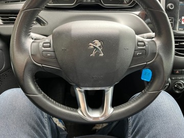 Peugeot 208 I Hatchback 5d Facelifting 1.2 PureTech 82KM 2018 Peugeot 208 1.2 benzyna 83 KM nawigacja LED zarej w PL zadbany zamia, zdjęcie 16